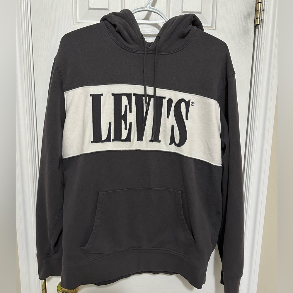 ‼️ Unisex medium Levi’s hoodie (included in BOGO 50% off)